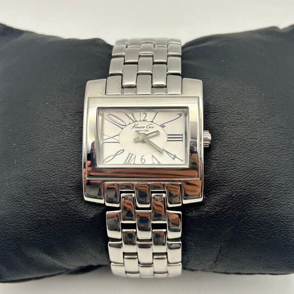 Kenneth Cole Silver Tone Stainless Steel Women’s Watch Working New Battery - Picture 1 of 8